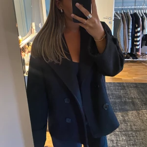 Jack/kappa  - Svart jacka/kort kappa ifrån designbysi🩷 