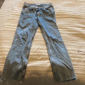 Blåa jeans  - Jeans från mango som är blåa i strl 36