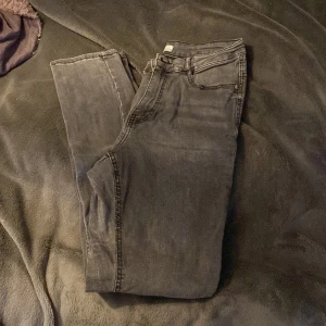 Jeans  - Säljer ett par jeans som inte passar mig  
