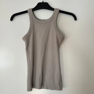 Basic linne - Linne i beige, perfekt basplagg. Använd 1-2 ggr.