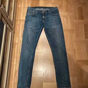 Säljer dessa feta jeans från Nudie | Skicket på jeansen är mycket bra | Storleken på jeansen är 33/34 | Mitt pris ligger på 450kr |