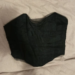 Svart korsett - Svart korsett från Zara i storlek XS. Säljes pga för liten storlek. Aldrig använd.