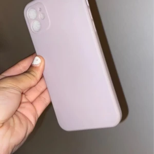 Mobil skal iPhone 11 - En fin lila mobil skal skyddar bra 