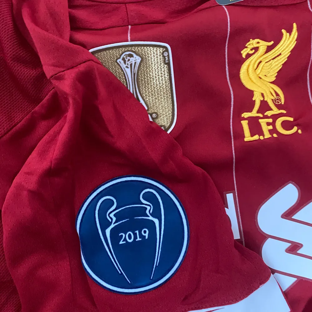 Legendarisk Liverpool tröja som är från säsongen 19/20 när dem van sin sjätte Champions leaugue med Firmino #9 på ryggen  Passar ca 180-185. Sportswear.