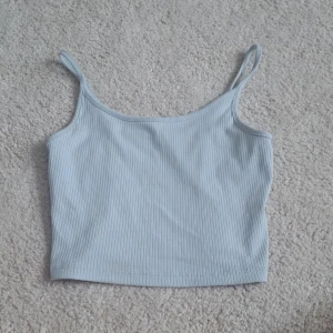 Linne - Ett blått linne som knappt är använt 