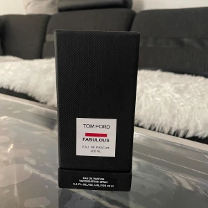Tom ford fabulous - säljer min parfym i ett nyskick har öppnat den och bara testat på parfymen. den har massa fräscha smaker där du får massa komplimanger. 100 ml för ett rimligt pris