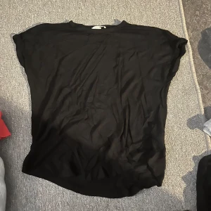 Hm t-shirt - Basic t-shirt från hm i st S, knappt använd!!!