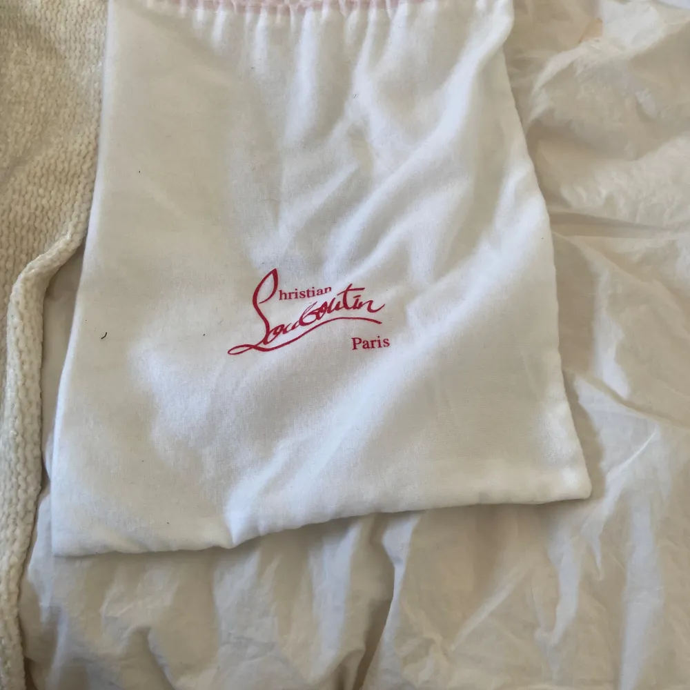 Byter mina Loubs mot ett par lanvins om någon är intresserad!👍🏽. Kengät.