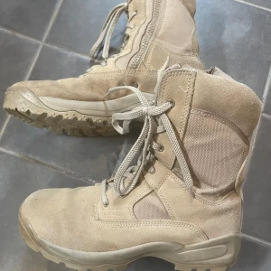 Känga - Fin och slitstark känga. Inte använd mycket alls så i bra skick