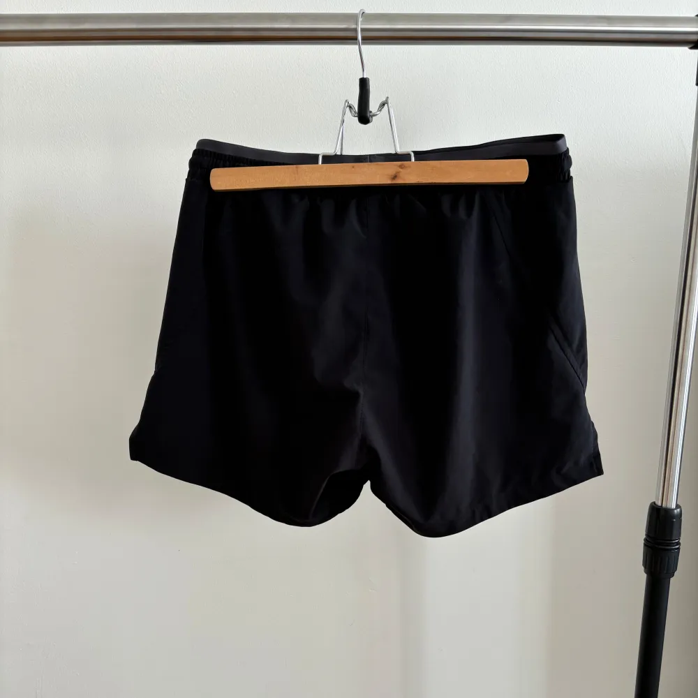 Träningsshorts från soc i stl 38, Med inner short I andvänt skick. Sportswear.