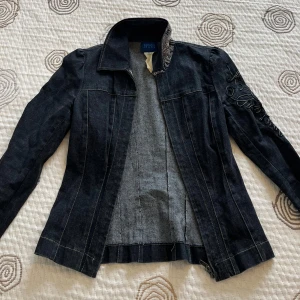 KENZO JEANS - Jeansjacka Dam  - Fin jacka i gott skick.