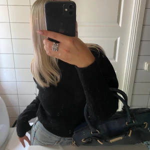 merinoull tröja  - superfin och varm trots tunn & other stories tröja i merinoull blandning🩷