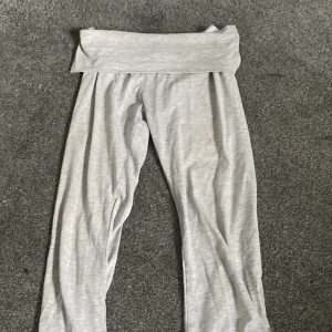 Mjukisbyxor - Säljer dessa byxor från Nelly. Har knappt använt de så de är i rätt bra skick. Nypris 300 kr