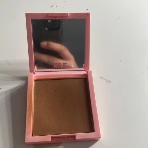 Kylie jenner - Köpte den i december 2023. Färgen toasty
