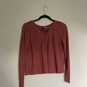 Långärmad tröja  - Långärmad tröja i storlek M i fint skick.