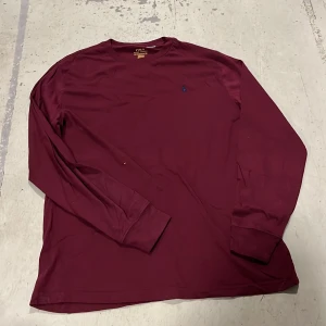 Ralph lauren tröja - Tjena säljer en vinröd ralph lauren tröja i storlek s/M