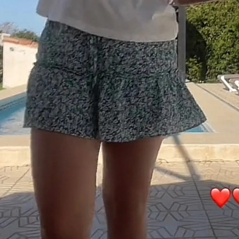 Zara kjol med inbyggda shorts! Strl M. Kjolar.