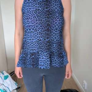 Mönstrat sommarlinne - Ok skick, fint och lätt linne under varma sommardagar. 