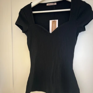 Topp - Super snygg topp från Anna Field. Aldrig använd, lappen sitter kvar. Fint skick🩷