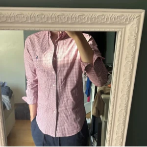 Ralph lauren - Tjena! Säljer en fet Ralph lauren skjorta storlek S 9.8/10 Skick Ställ gärna frågor i dm!