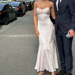 Adoore klänning  - Världens finaste klänning från Adoore. Använd en gång!