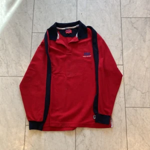 Helly Hansen pike - Säkjer en helly hansen pike i gott skick. Storlek L.