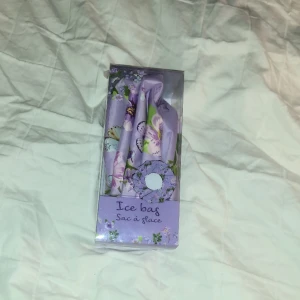 Ice bag - Man lägger i is och tar det på huden🥰inte använd helt ny😘 30 kr för hela.