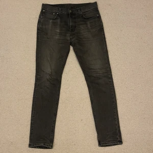 Nudie jeans - Hej! Säljer nu dessa super feta nudie jeans i en eftertraktad färg. Modellen heter ”Organic” W32 L32