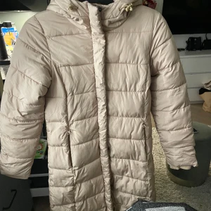 Lång jacka  - Lång jacka från Lager 157, storlek XS Jag står inte för frakten 