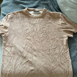 T-shirt  - En frutte tröja i beige som jag inte använder, strlk S, cond 8/10