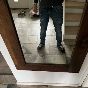 Dondup jeans - Goa dondup jeans. Bra skcika inga hål osv kör ett gött pris skulle varit gött å bli av med dom snabbt😁