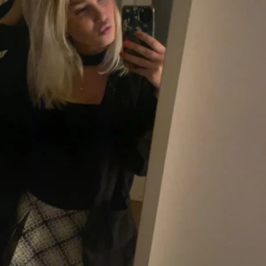 Kjol  - Snygg kjol från zara! I tjockt tyg ”kostym tyg”