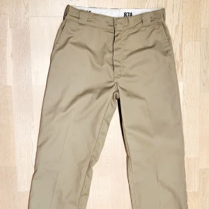 Dickies 874 - Storlek 29/30, skick 10/10, säljer dessa eftersom de ej passar längre.