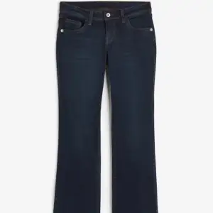 Säljer dessa skit snygga low waist jeans från hm! Slut sålda i storlek 🙂💘