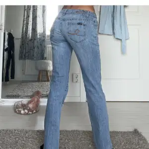 Så snygga lågmidjade jeans som jag säljer då de inte passar mig💞tryck gärna på köp nu🎀