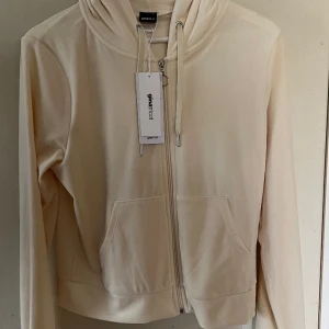 Velour-set - Ett velour-set från Gina Tricot, endast provad Storlek XL