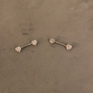 Oanvända nipplepiercingar💖 - Säljer dessa då jag köpte fel och aldrig använt dom.