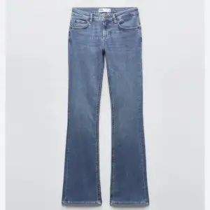 Low waist Bootcut jeans från zara. Knappt använda så i gott skick!🫶🏻