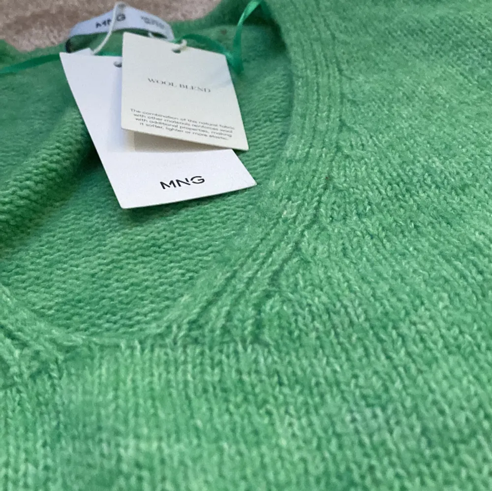  Superfin tröja från mango aldrig använd prislappen finns kvar ❤️ nypriset är 420 kr  . Tröjor & Koftor.
