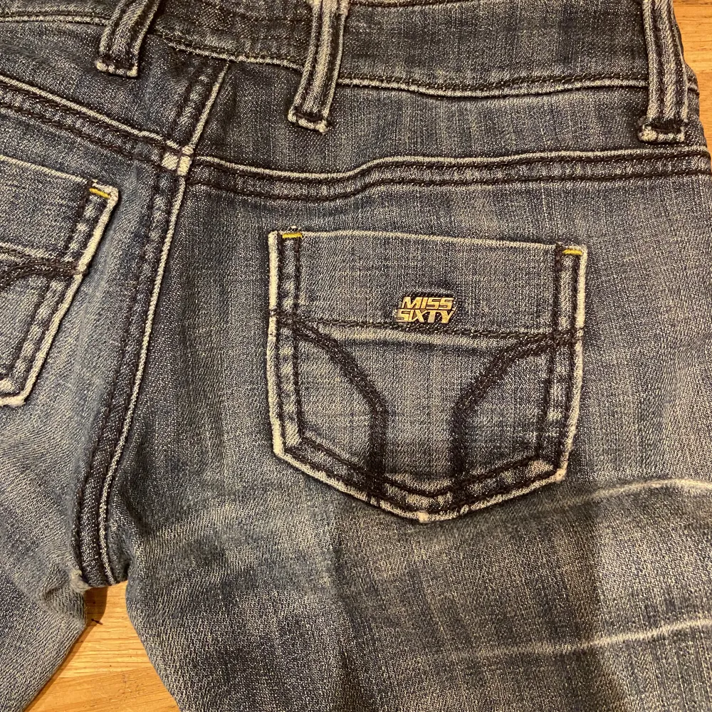 Snygga miss sixty jeans, kommer tyvärr inte till användning men jättesnygga❤️. Jeans & Byxor.