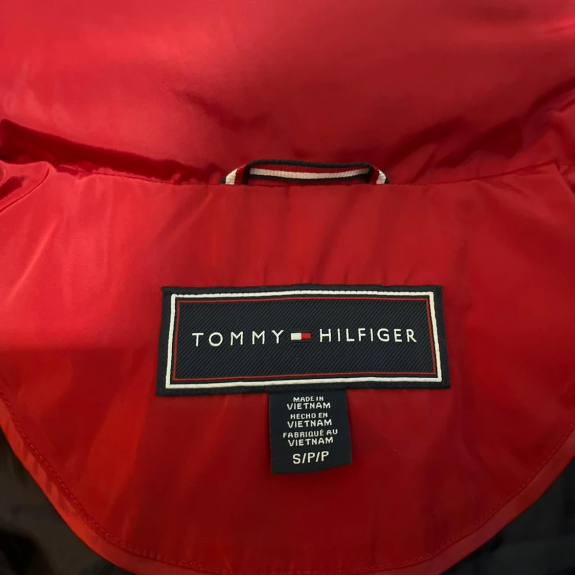 Röd dunväst från Tommy Hilfiger - 24