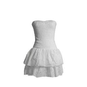 meet me there klänning - Säljer min meet me there night out klänning eftersom att den aldrig kom till användning, lappen finns kvar. Den är supersöt och endast testad!💕