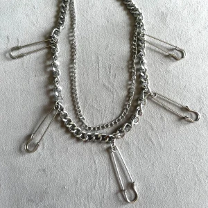 Kedja - Kedja med säkerhetsnålar 
