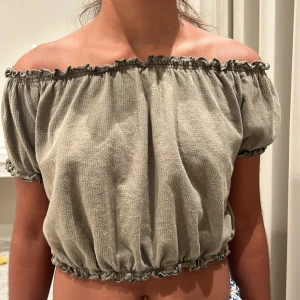 Grön tröja - Har använt 1 gång och är i bra skick