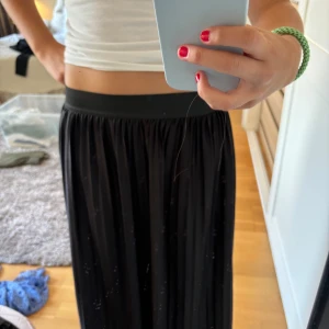 Kjol  - Säljer denna fina kjol, fint skick  Hör av dig innan du trycker på köp nu 