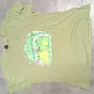 T-shirt - En urgullig tröja som knappt använts ☺️🌸