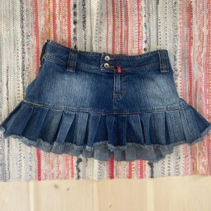 Jeans kjol - Snygg jeanskjol! Midjan 37cm 