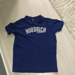 ,,hoodrich,, matchar kläder bra, sitter bra på sommaren när det kan vara varma dagar 🏝️🔥 - Jag har använt i 2 dagar den är som nytt skick, kan också bytas. den passar s och L