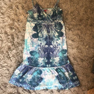 Sommarklänning  - Jätte gullig sommarklänning köpt på en loppis❣️ säljer då den inte kommer till användning längre