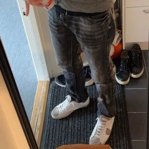 Blue monkey jeans - Hej! Säljer ett par feta jeans då de ej kommer till användning. Skick 10/10 knappt använda. Slim fit